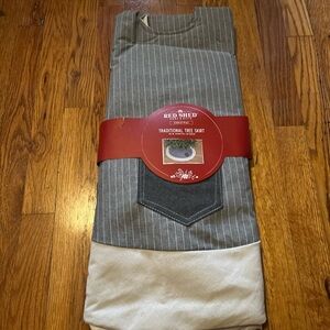 Red Shed Gray and White Traditional Tree Skirt